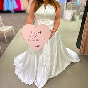 Wedding Dress DB Studio size 16 used only once and professionally washed.